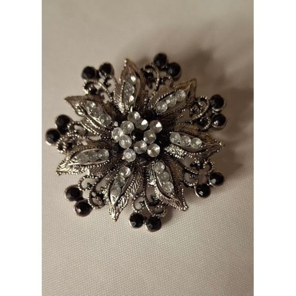 Jewelry - Vintage Style Silver Tone Black Clear Rhinestone Floral Sunburst Brooch Pin